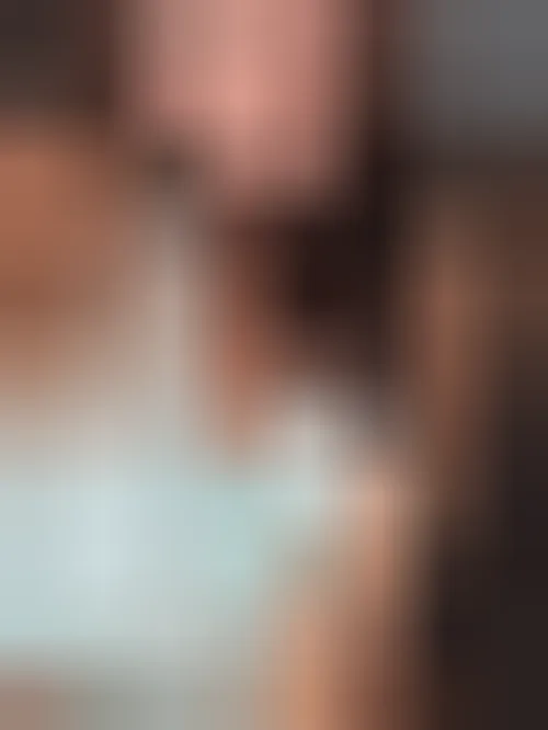 Flore, 22 ans — rencontre lesbienne à Hyères
