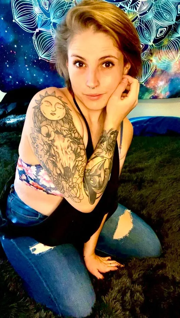 Tasnim, 22 ans — rencontre lesbienne à Goyave