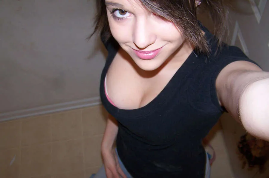 Lyna, 24 ans — rencontre lesbienne à Les Abymes