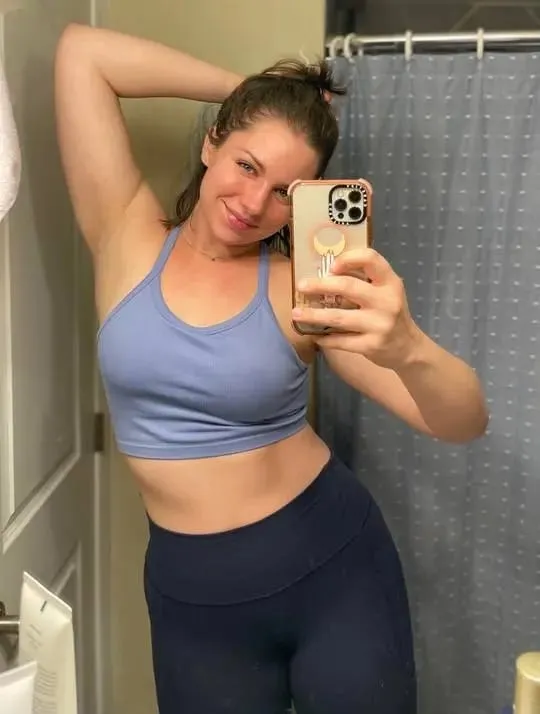 Dina, 28 ans — rencontre lesbienne à Ternay