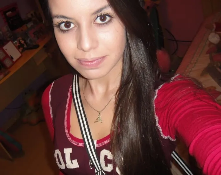 Lyna, 21 ans — rencontre lesbienne à Essarts en Bocage