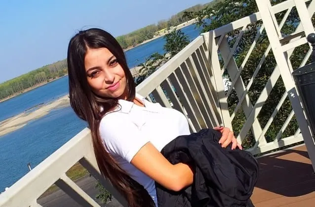 Kahina, 21 ans — rencontre lesbienne à Valentigney